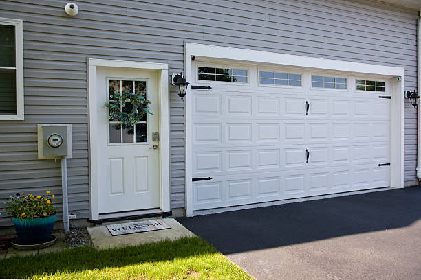 24/7 Emergency Garage Door Panel Replacement experts in Riverton, NJ
